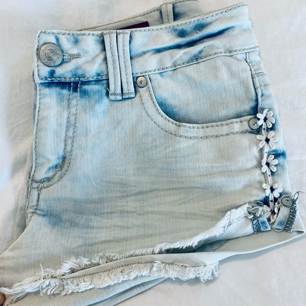 🤍Faded denim shorts🤍